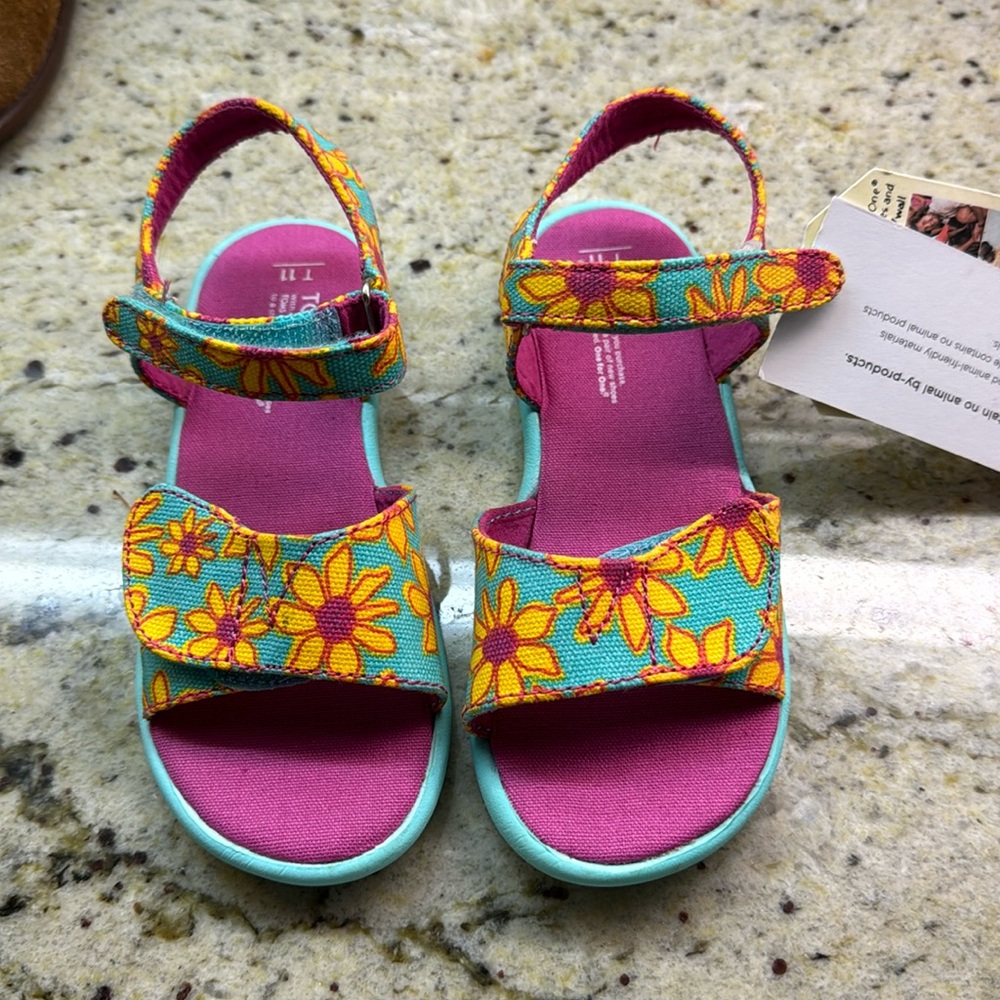 NWT TOMS tiny sandals yellow daisy size 11